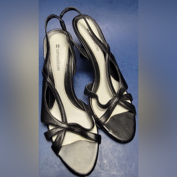 NWOT. Naturalizer Prissy Women's Heels Shoes Slip On Slingback Black leather - Picture 1 of 3